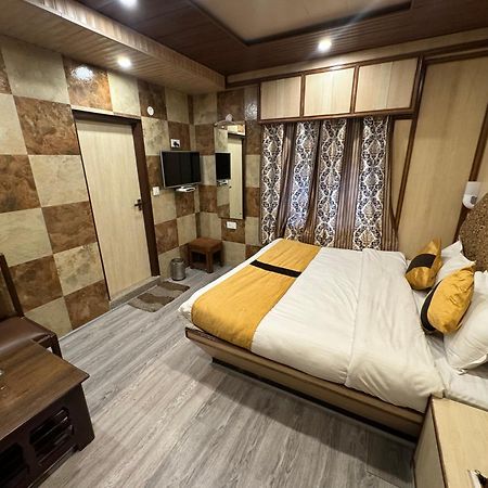 Hotel Victory At Mall Road 西姆拉 外观 照片