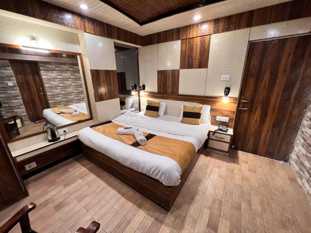 Hotel Victory At Mall Road 西姆拉 外观 照片