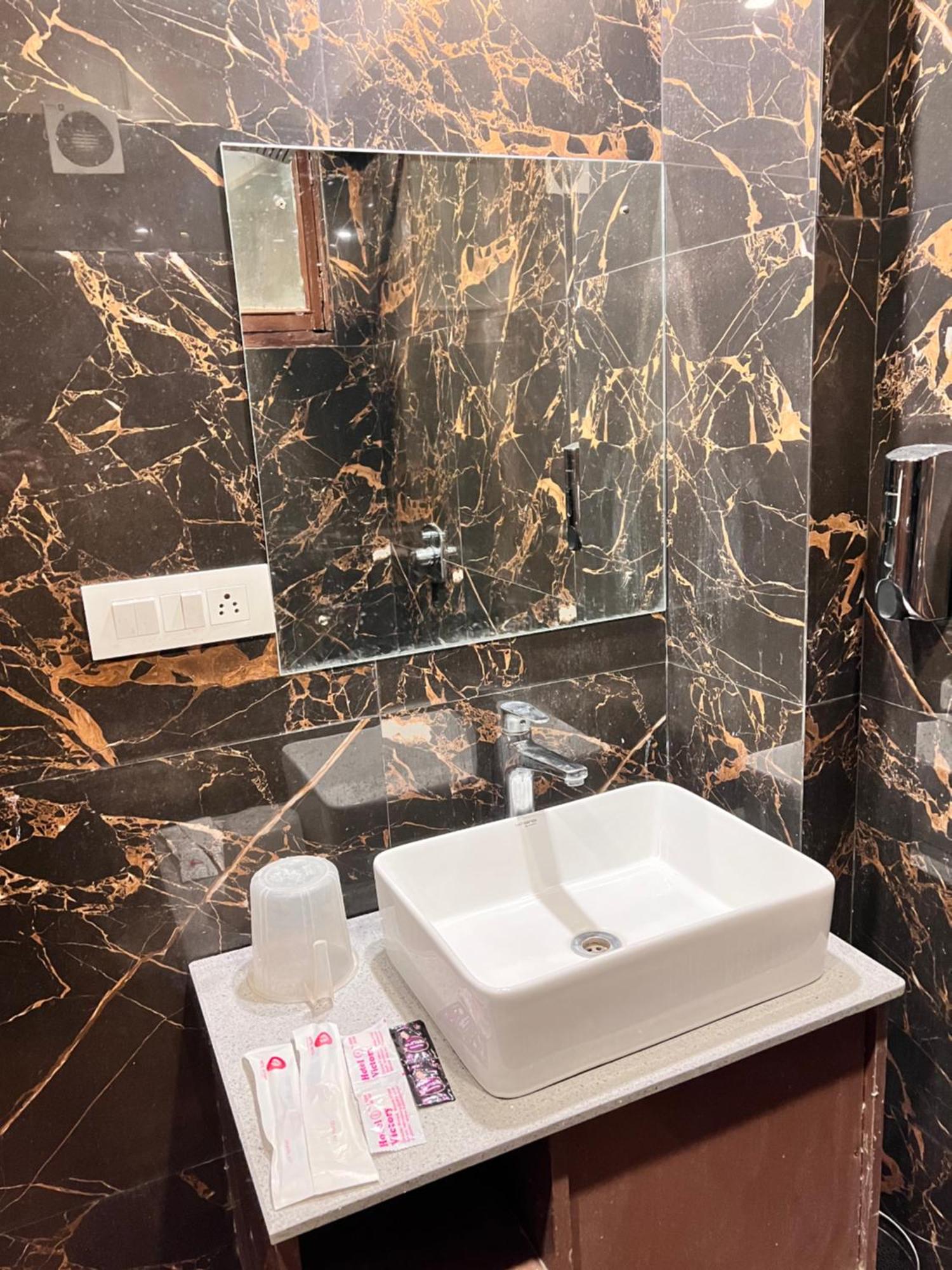 Hotel Victory At Mall Road 西姆拉 外观 照片